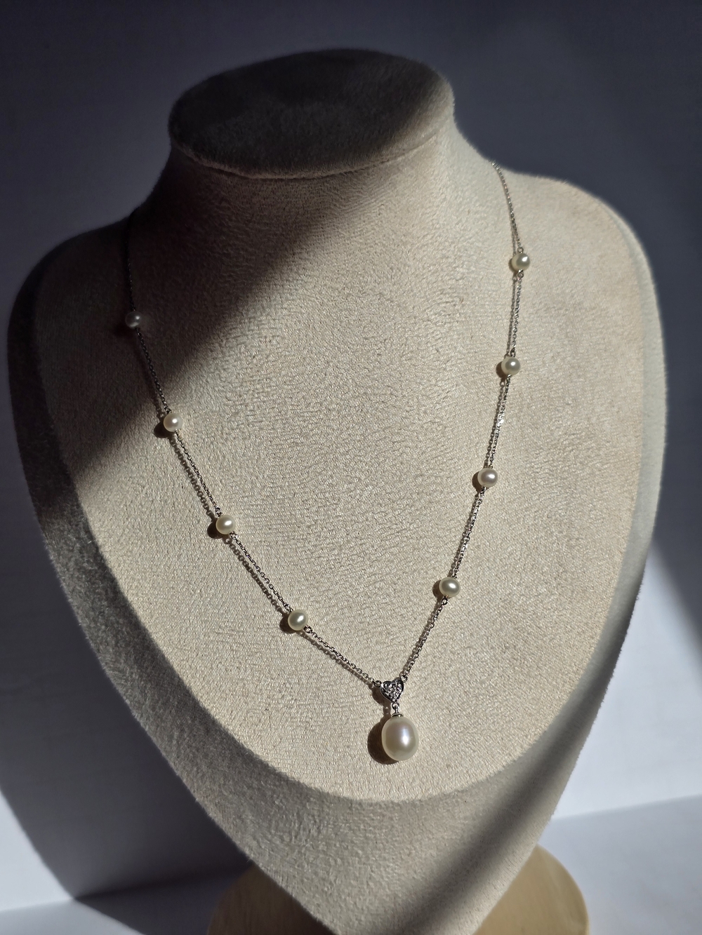 14K White Gold Pearl Pendant Station Necklace Wood Jewelry Box